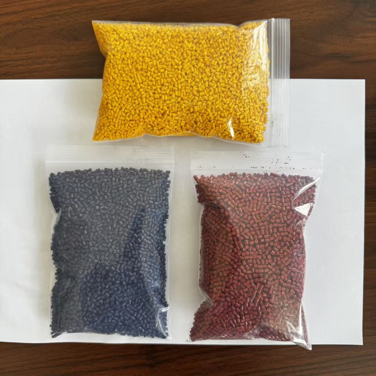 Pure Yellow Color Medical Grade Automotive Parts Masterbatch for Blown Film Drawing Grade Applications PE/PP Compatible